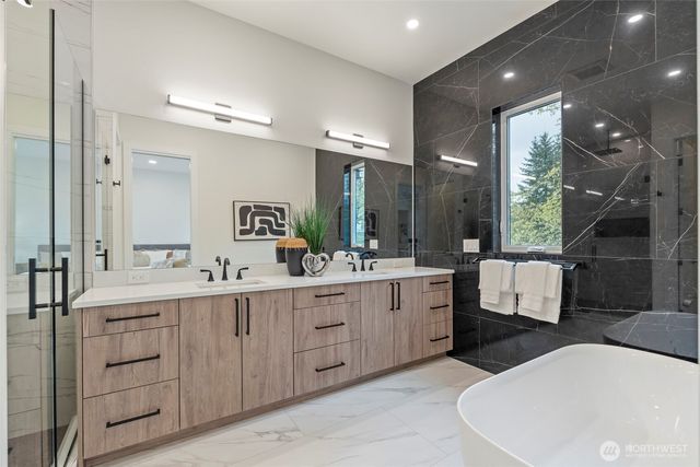 24257 SE 26th Place, Sammamish, WA 98075