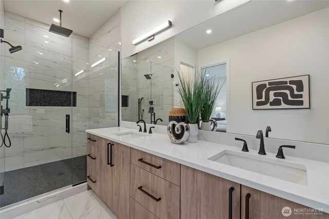 24257 SE 26th Place, Sammamish, WA 98075