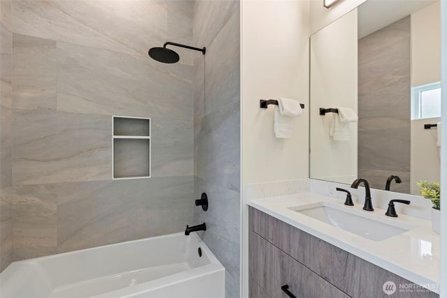 24257 SE 26th Place, Sammamish, WA 98075
