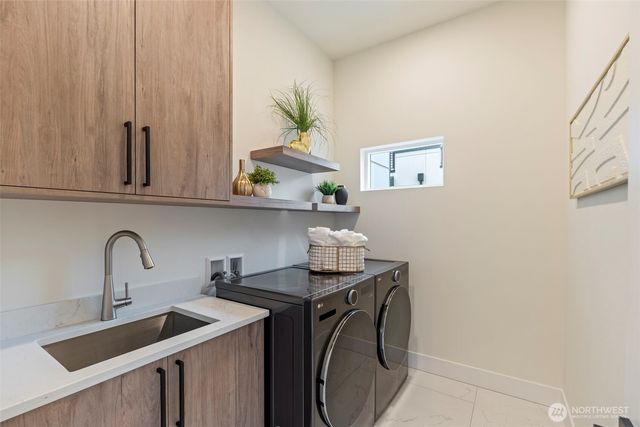 24257 SE 26th Place, Sammamish, WA 98075