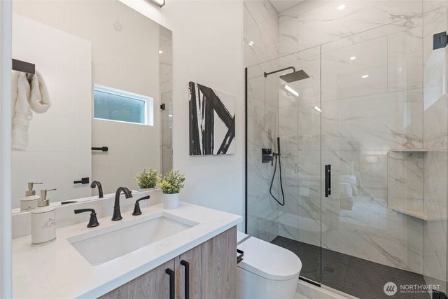 24257 SE 26th Place, Sammamish, WA 98075