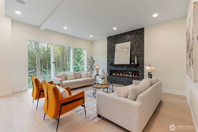 24257 SE 26th Place, Sammamish, WA 98075