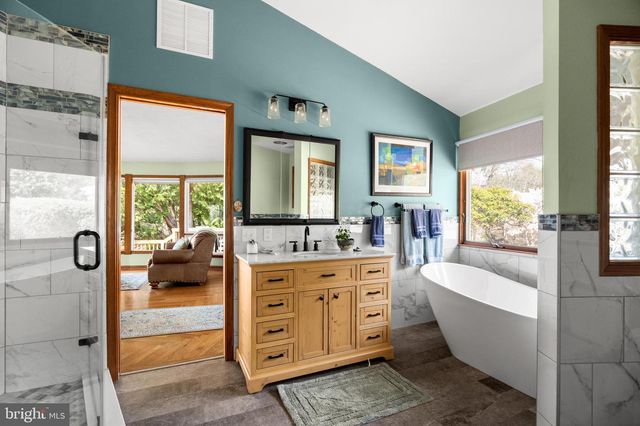 10803 CREST HILL RD, Marshall, VA 20115