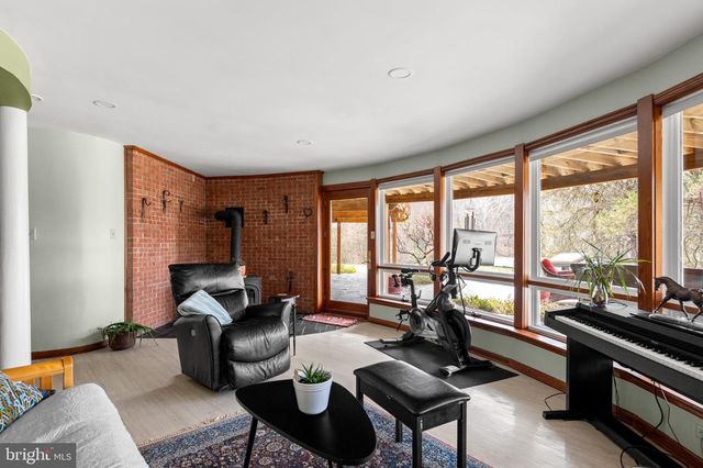 10803 CREST HILL RD, Marshall, VA 20115