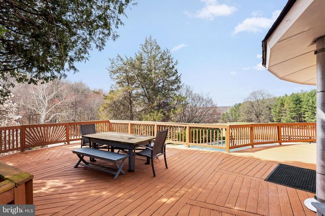 10803 CREST HILL RD, Marshall, VA 20115