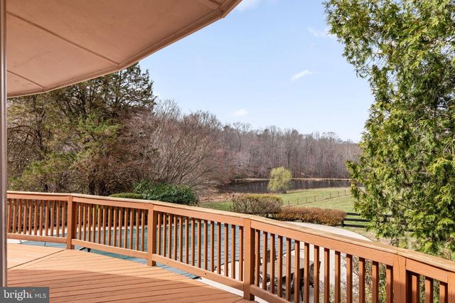 10803 CREST HILL RD, Marshall, VA 20115