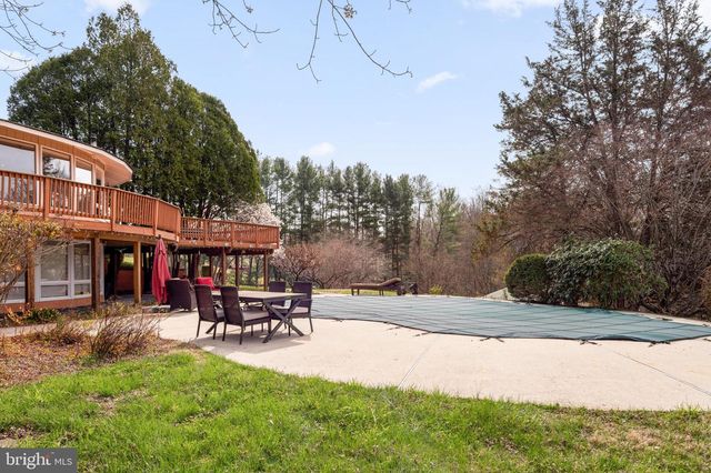 10803 CREST HILL RD, Marshall, VA 20115