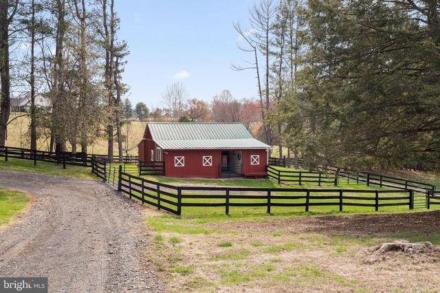 10803 CREST HILL RD, Marshall, VA 20115