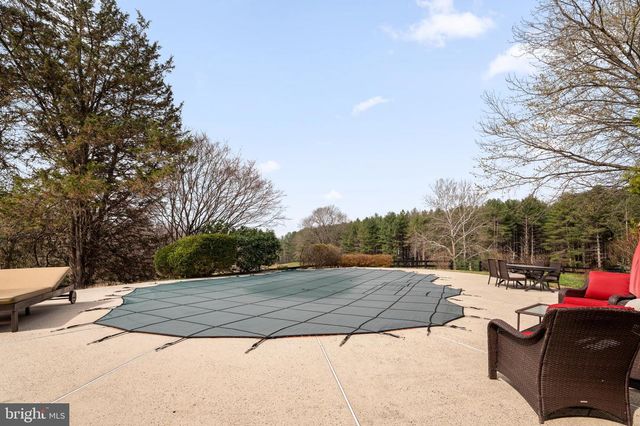 10803 CREST HILL RD, Marshall, VA 20115
