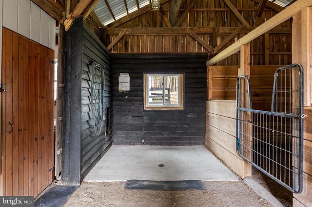 10803 CREST HILL RD, Marshall, VA 20115