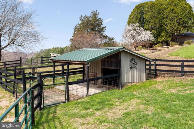 10803 CREST HILL RD, Marshall, VA 20115