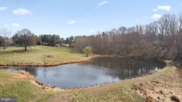10803 CREST HILL RD, Marshall, VA 20115