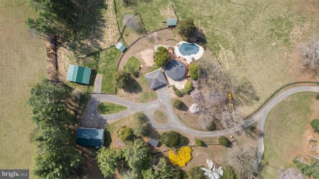 10803 CREST HILL RD, Marshall, VA 20115