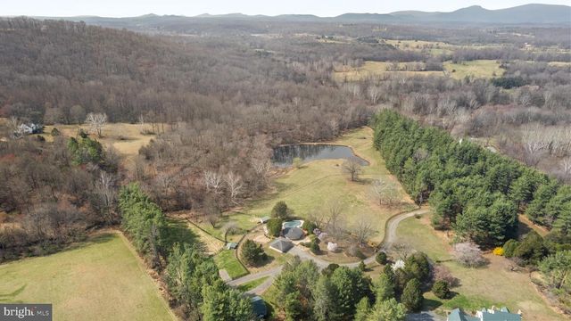 10803 CREST HILL RD, Marshall, VA 20115