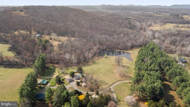 10803 CREST HILL RD, Marshall, VA 20115