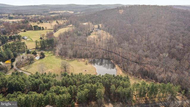 10803 CREST HILL RD, Marshall, VA 20115