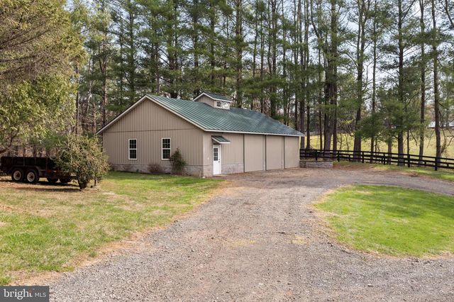 10803 CREST HILL RD, Marshall, VA 20115