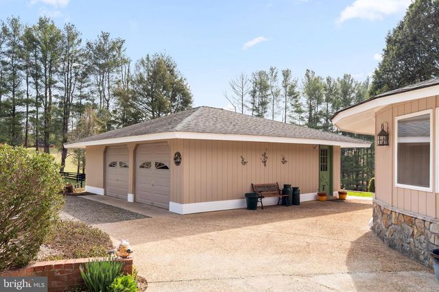 10803 CREST HILL RD, Marshall, VA 20115