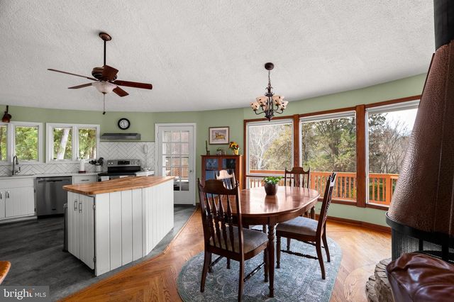 10803 CREST HILL RD, Marshall, VA 20115