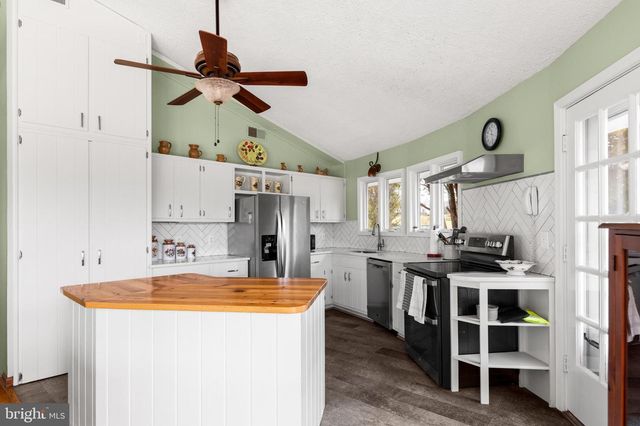 10803 CREST HILL RD, Marshall, VA 20115