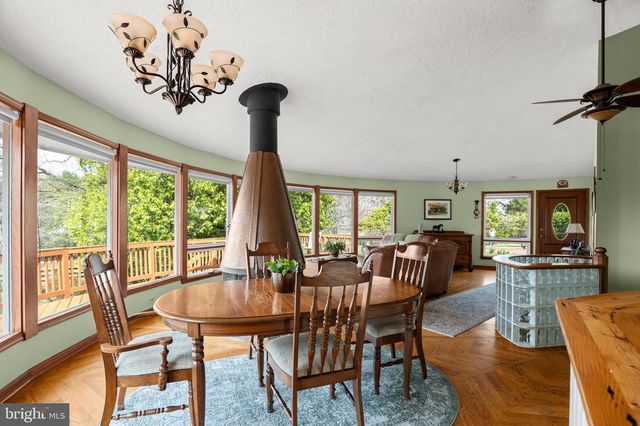 10803 CREST HILL RD, Marshall, VA 20115