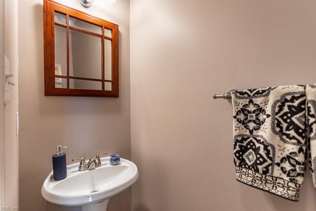 3 Creekmere CV, Newport News, VA 23603