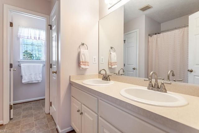 3 Creekmere CV, Newport News, VA 23603