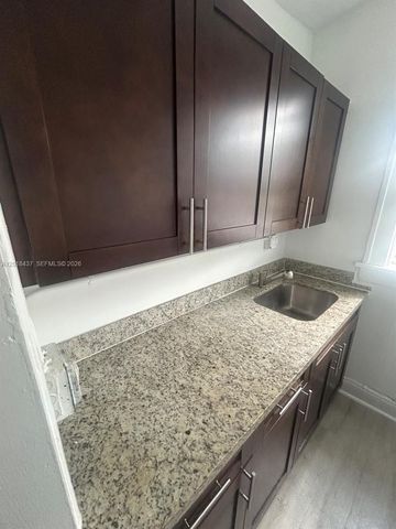 967 SW 5th St 20, Miami, FL 33130