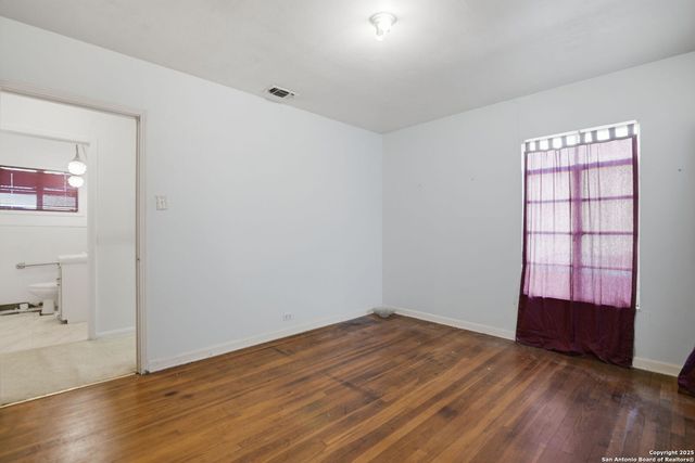 2742 W Craig Pl, San Antonio, TX 78228