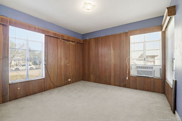 2742 W Craig Pl, San Antonio, TX 78228