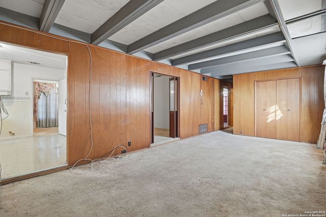 2742 W Craig Pl, San Antonio, TX 78228