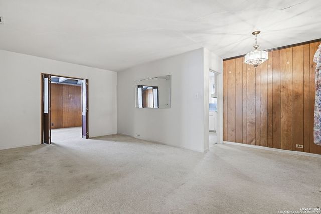 2742 W Craig Pl, San Antonio, TX 78228