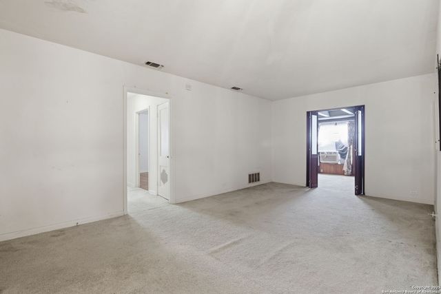 2742 W Craig Pl, San Antonio, TX 78228