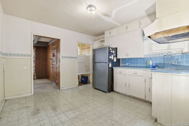 2742 W Craig Pl, San Antonio, TX 78228