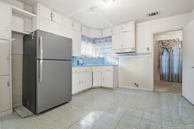 2742 W Craig Pl, San Antonio, TX 78228