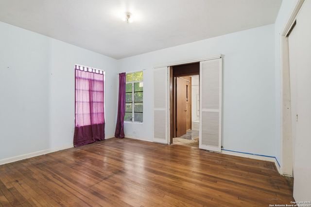 2742 W Craig Pl, San Antonio, TX 78228