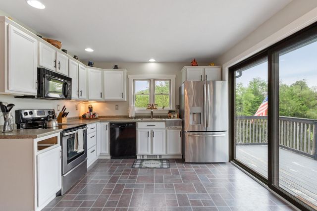 31 Main Street, Raymond, NH 03077
