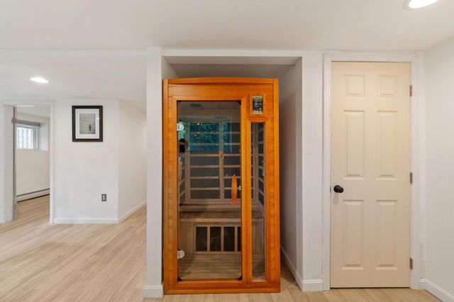 31 Main Street, Raymond, NH 03077