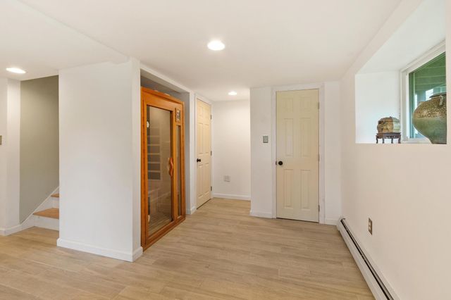 31 Main Street, Raymond, NH 03077