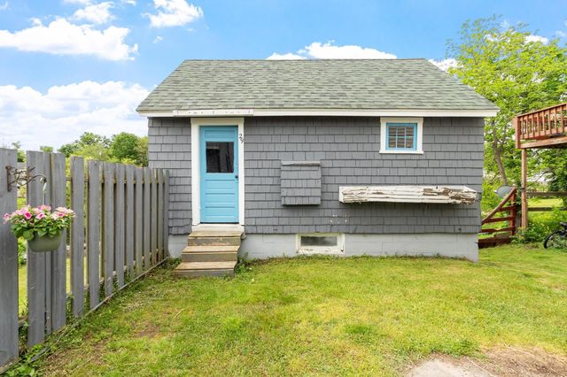 31 Main Street, Raymond, NH 03077