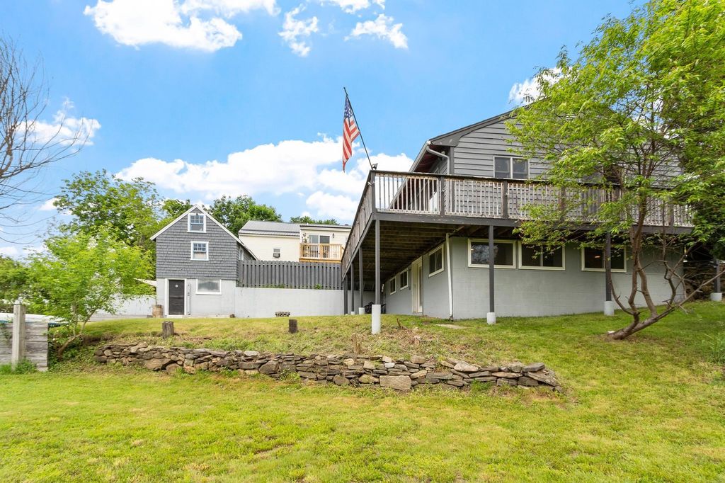 31 Main Street, Raymond, NH 03077