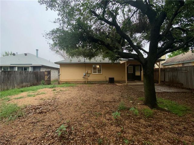 700 David Curry DR, Round Rock, TX 78664