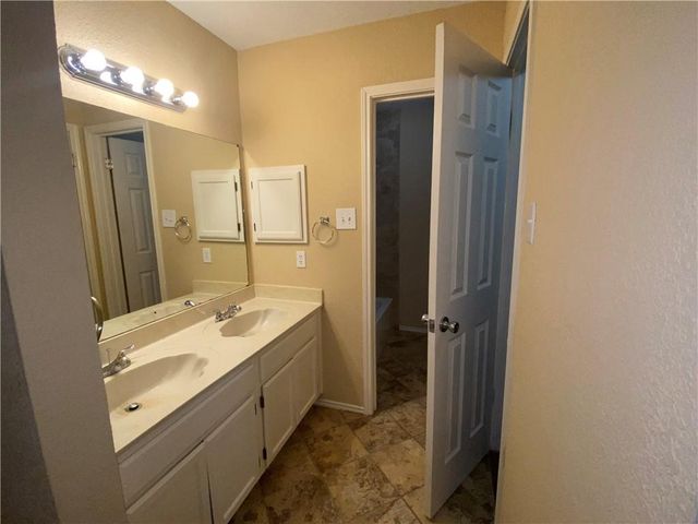 700 David Curry DR, Round Rock, TX 78664