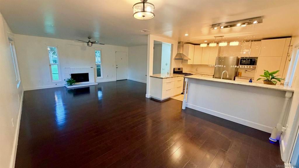 Image 3 of property listing at 10559 Caminito Westchester, San Diego, CA 92126