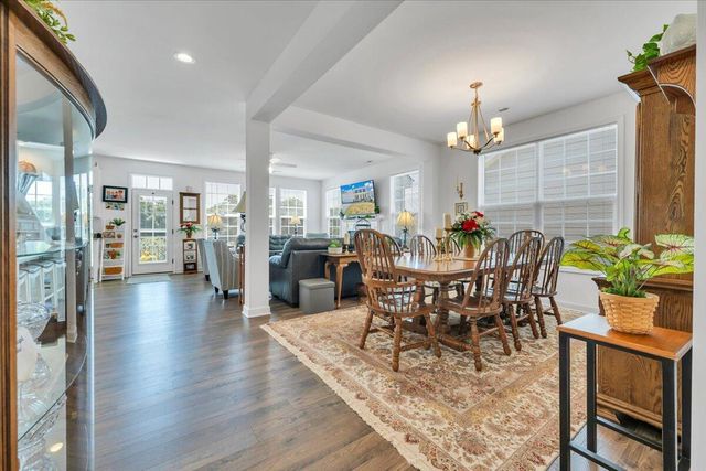 2141 Kings Walk DR NE, Roanoke, VA 24012