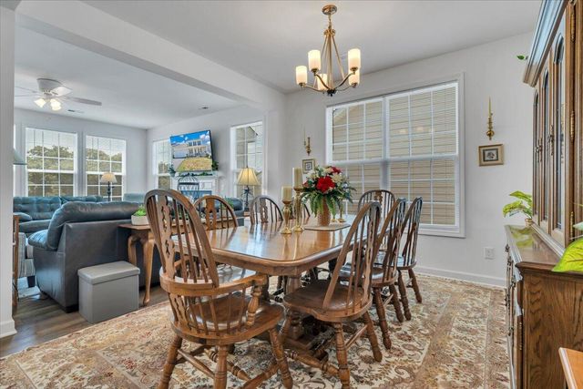 2141 Kings Walk DR NE, Roanoke, VA 24012