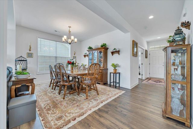 2141 Kings Walk DR NE, Roanoke, VA 24012