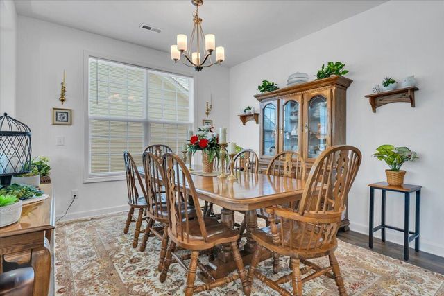 2141 Kings Walk DR NE, Roanoke, VA 24012