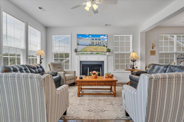 2141 Kings Walk DR NE, Roanoke, VA 24012