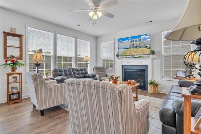2141 Kings Walk DR NE, Roanoke, VA 24012